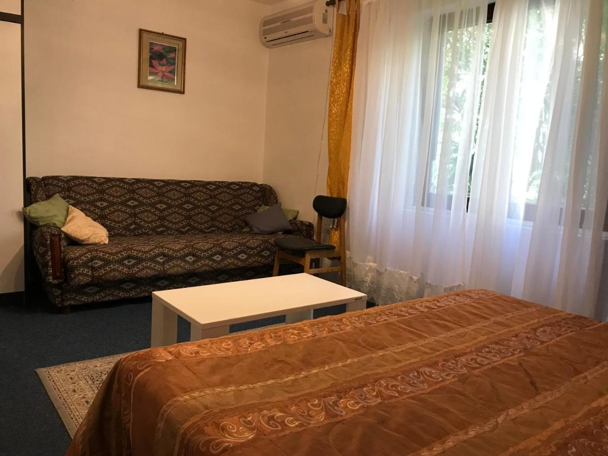 Bed and Breakfast Madam Svetlana Тиват Экстерьер фото